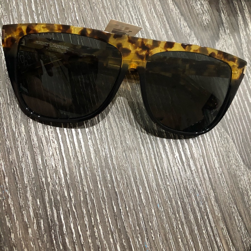 Sant Laurent Sunglasses new with tag no box - Picture 2 of 3